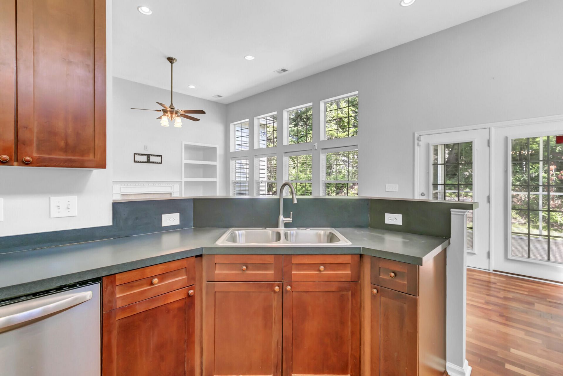 116 Carolinian Drive Photo 17