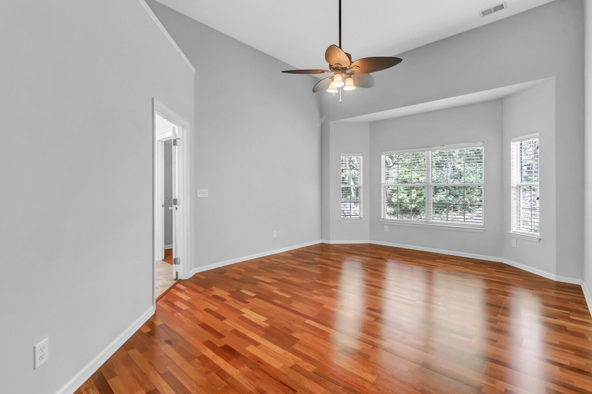 116 Carolinian Drive Photo 19