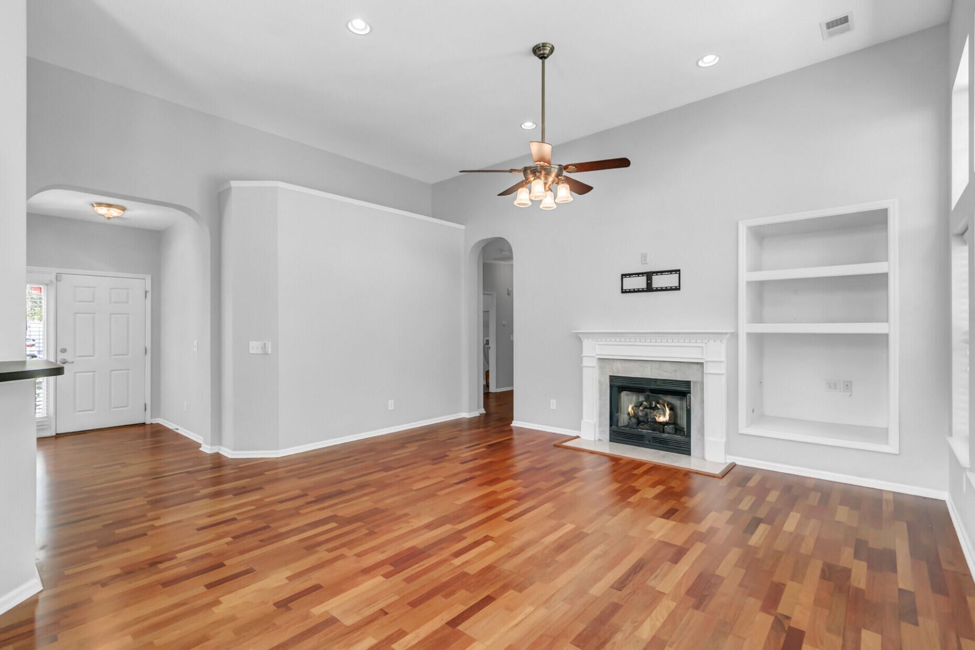 116 Carolinian Drive Photo 9
