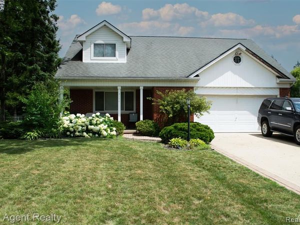 36218 Paddock Drive , Clinton Twp, MI 48035