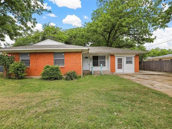 711 N Carroll Boulevard , Denton, TX 76201