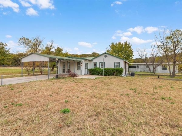 328 Creekview Meadows Drive, Springtown, TX 76082