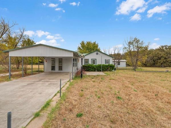 328 Creekview Meadows Drive, Springtown, TX 76082