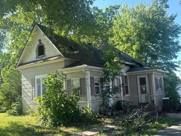 512 Park Avenue , Goodhue, MN 55027