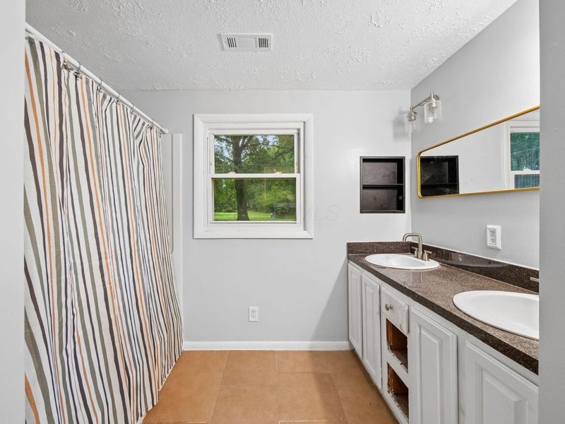1202 E Walnut Street, Westerville, OH 43081 Photo 6