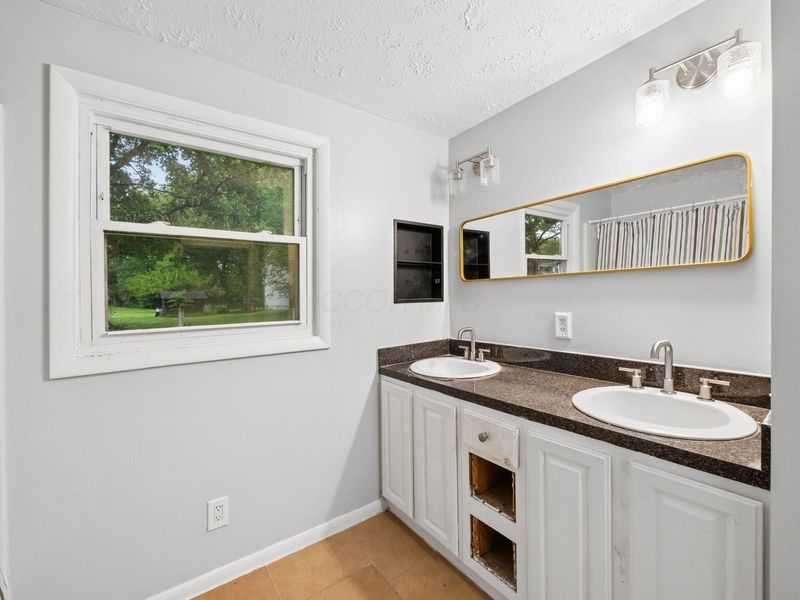 1202 E Walnut Street, Westerville, OH 43081 Photo 7