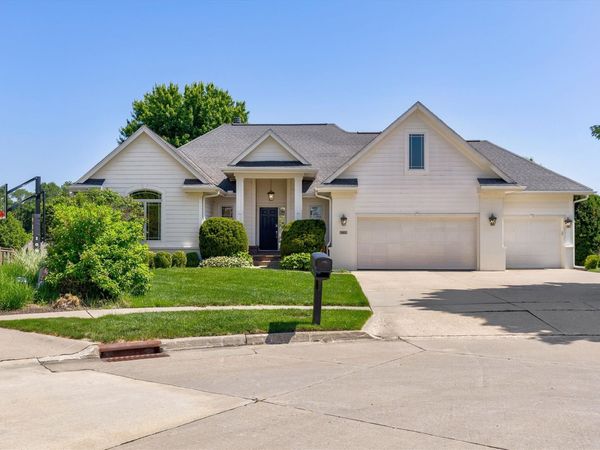 3915 154th Court, Urbandale, IA 50323