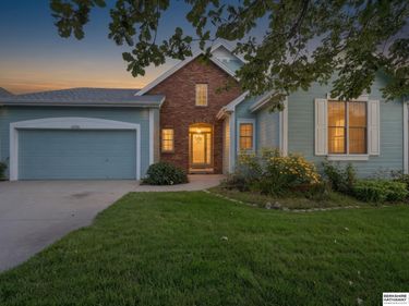 4606 Edgerton Drive, Papillion, NE 68133