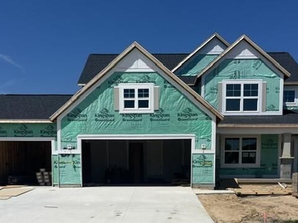 671 Waterford Village Drive NW, Grand Rapids, MI 49534