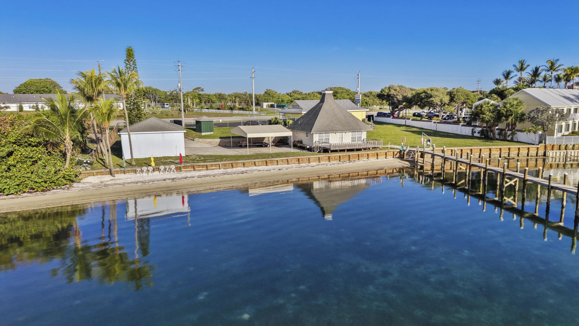 18947 SE Federal Highway, Jupiter, FL 33468 Photo