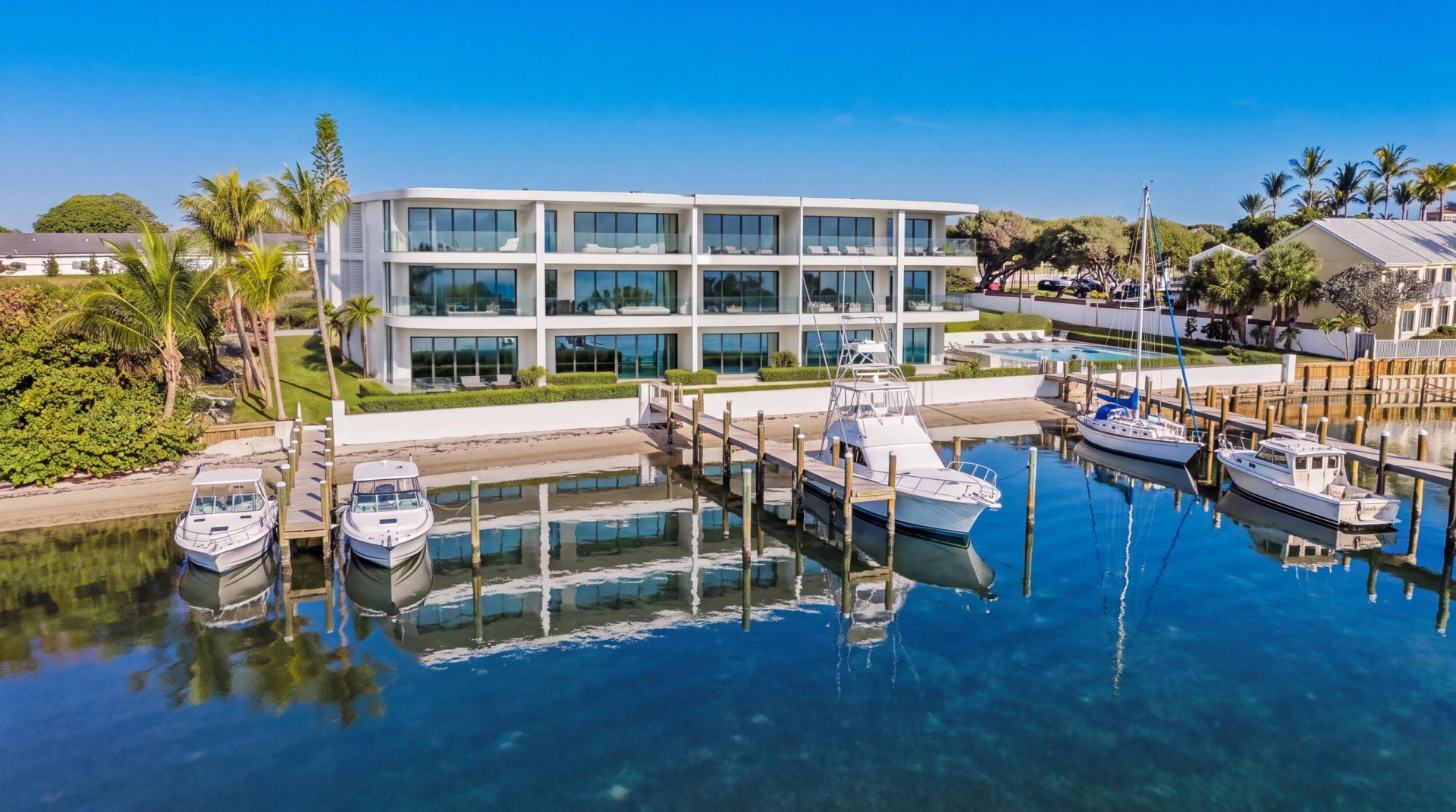 18947 SE Federal Highway, Jupiter, FL 33468 Photo