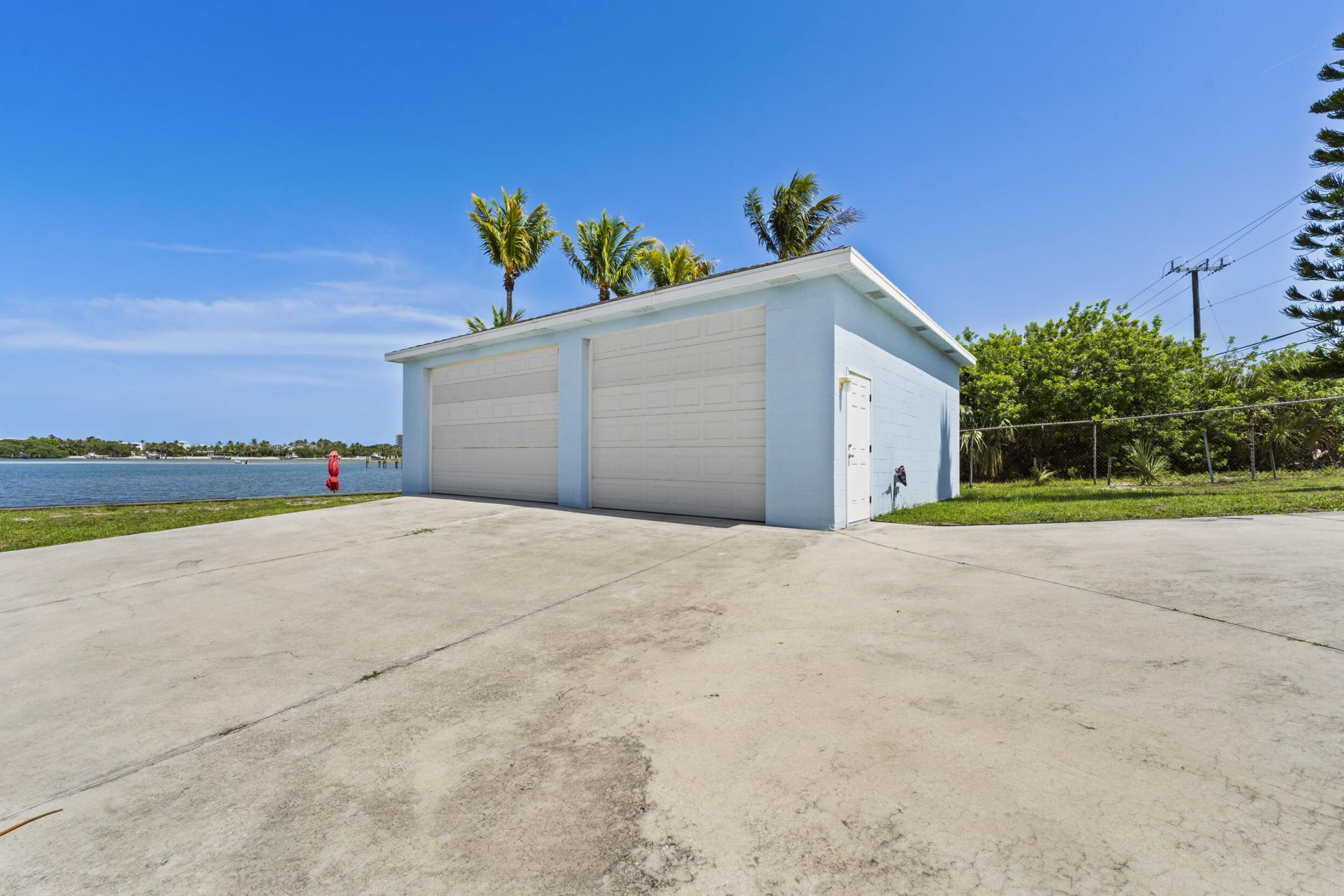 18947 SE Federal Highway, Jupiter, FL 33468 Photo