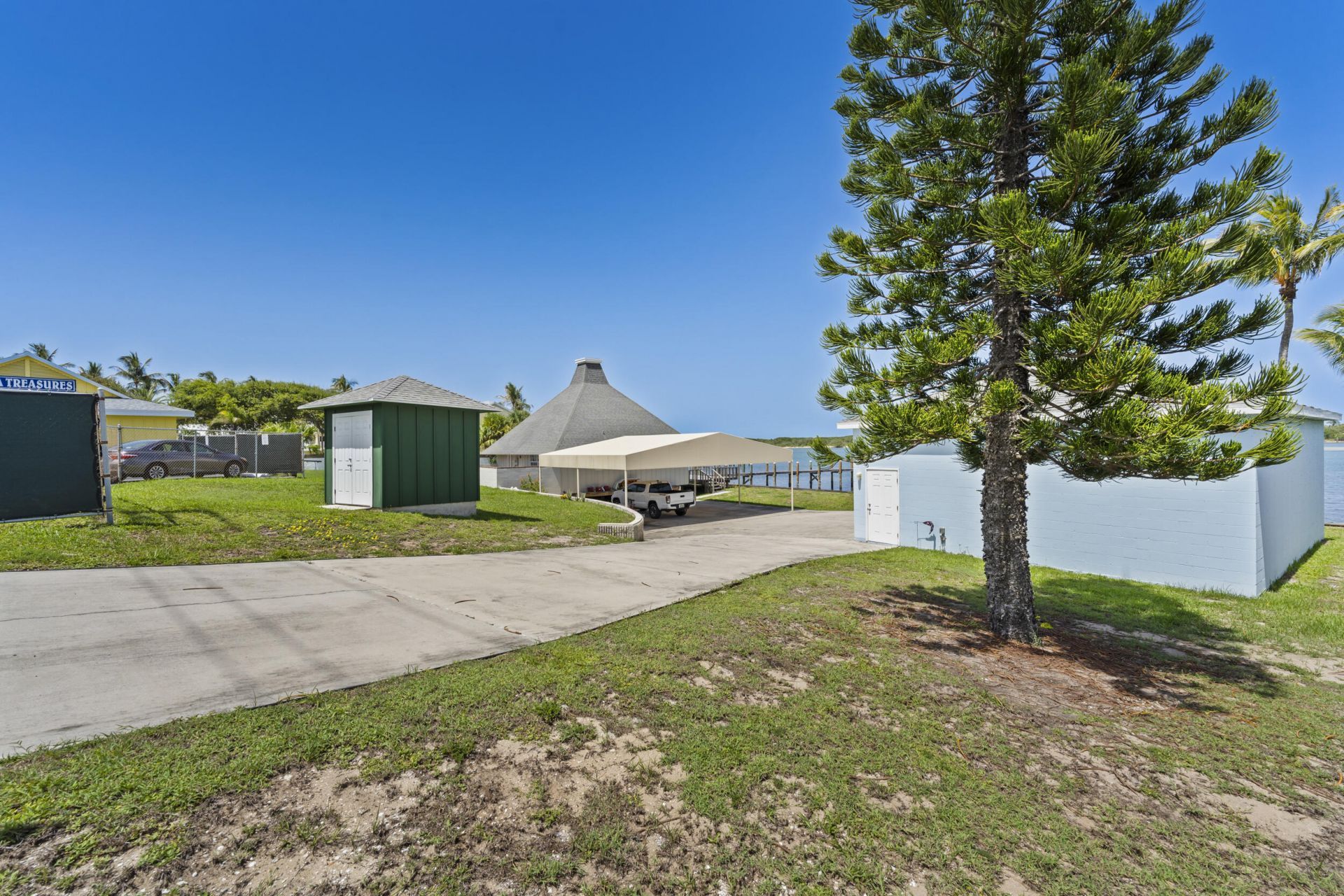18947 SE Federal Highway, Jupiter, FL 33468 Photo
