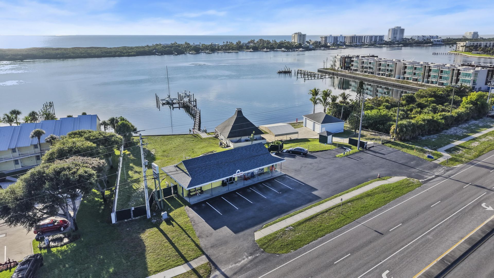 18947 SE Federal Highway, Jupiter, FL 33468 Photo