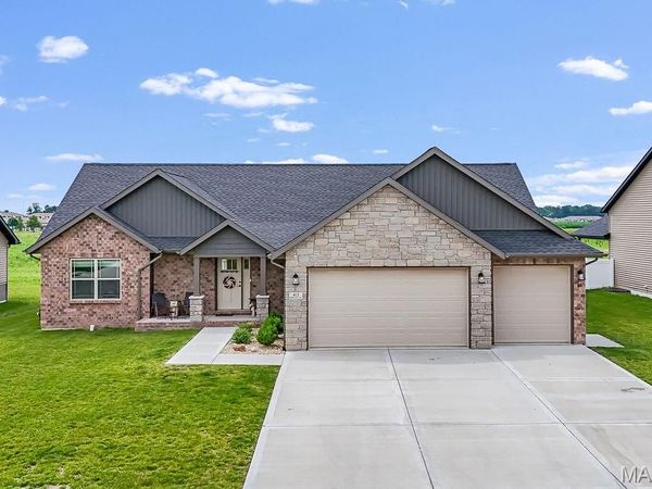 413 Rumsfeld Drive , Troy, IL 62294
