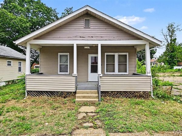 5823 Helen Avenue , Jennings, MO 63136