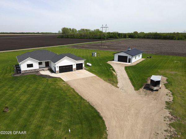 762 SHELBY Court NE, Thompson, ND 58278