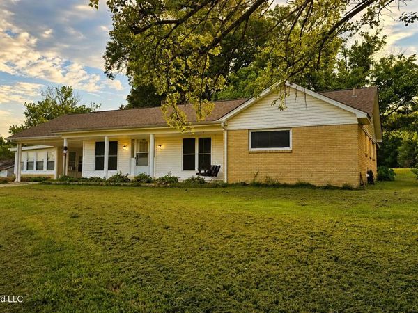 35 Highway 301 , Lake Cormorant, MS 38641