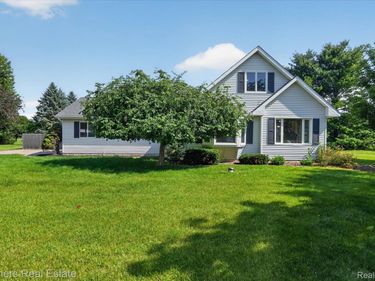 9145 Apple Orchard Drive, Tyrone Township, Mi 48430