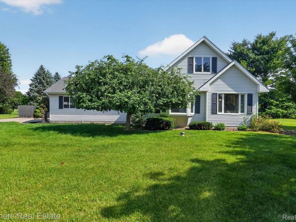 9145 Apple Orchard Drive, Tyrone Township, Mi 48430