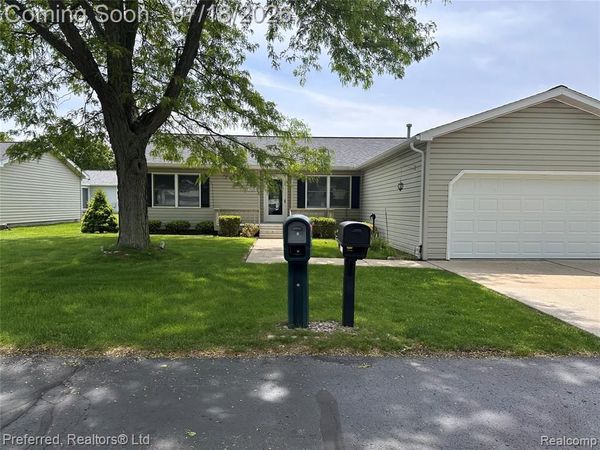 38537 Chestnut Lane, Westland, MI 48185