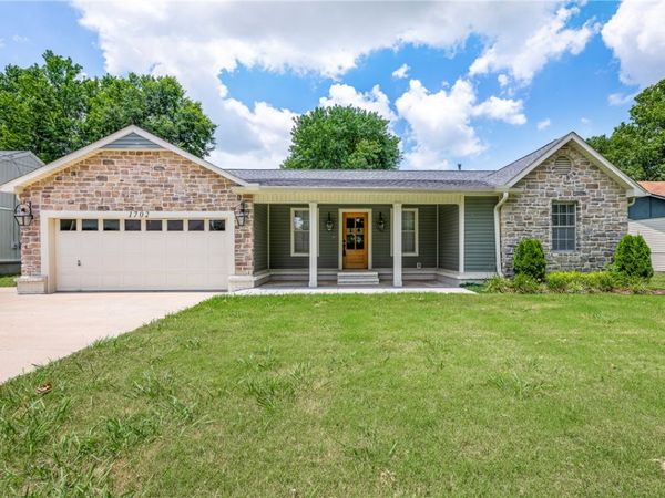 1702 SW D Street, Bentonville, AR 72712