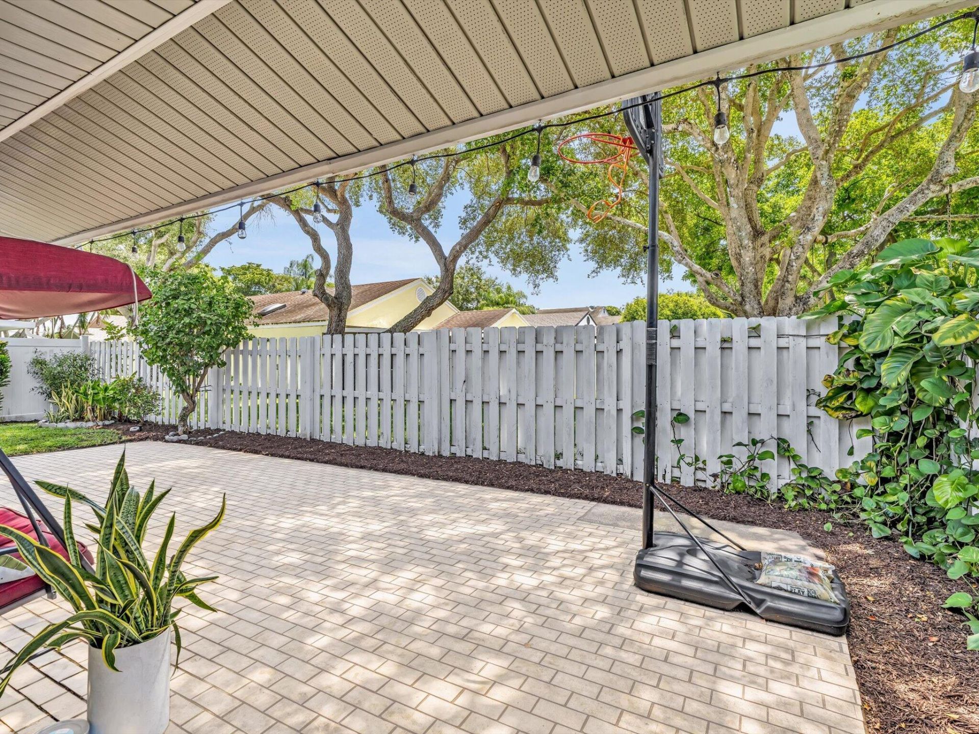 8 Hawthorne Lane, Boynton Beach, FL 33426 Photo