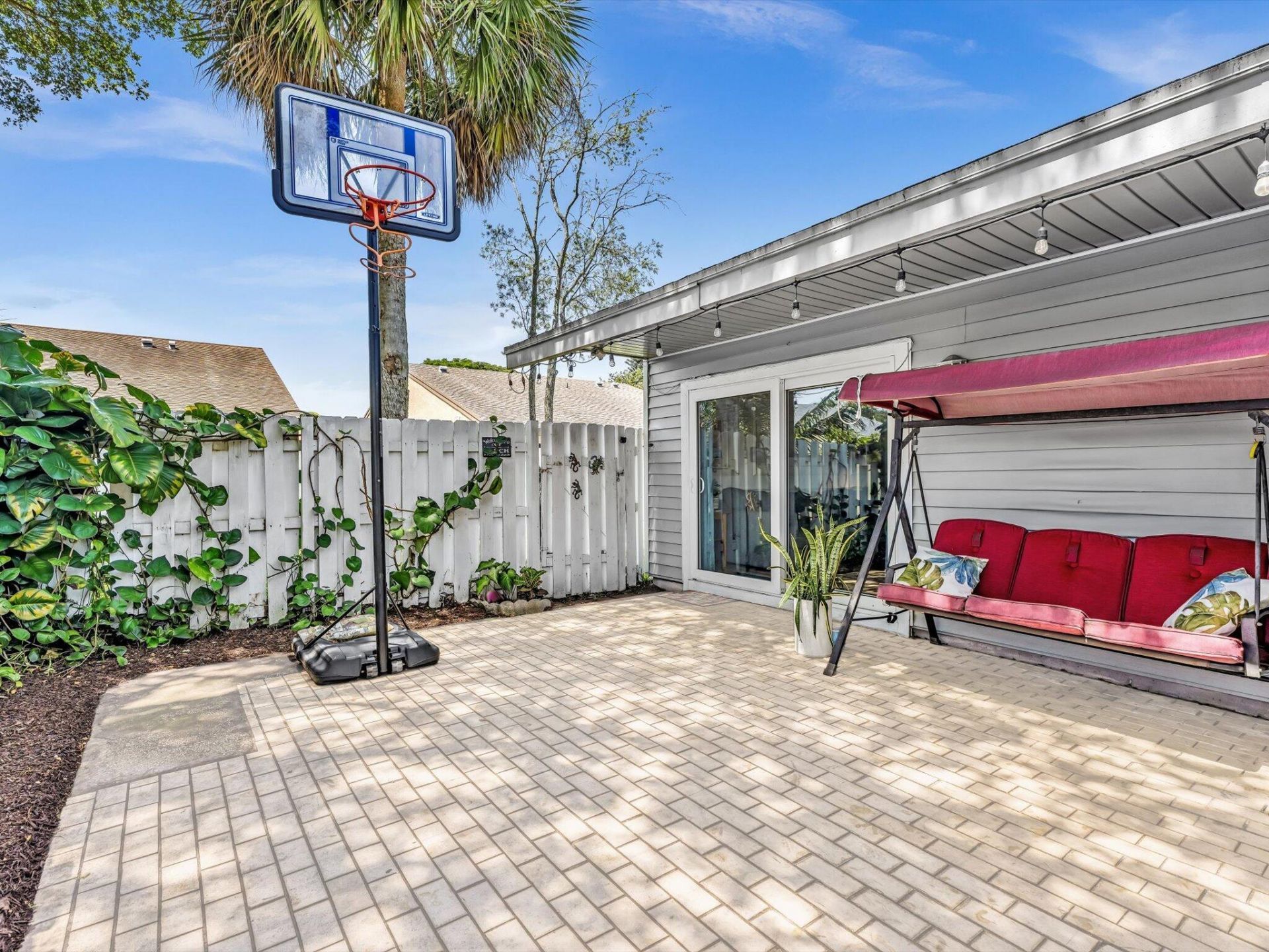 8 Hawthorne Lane, Boynton Beach, FL 33426 Photo