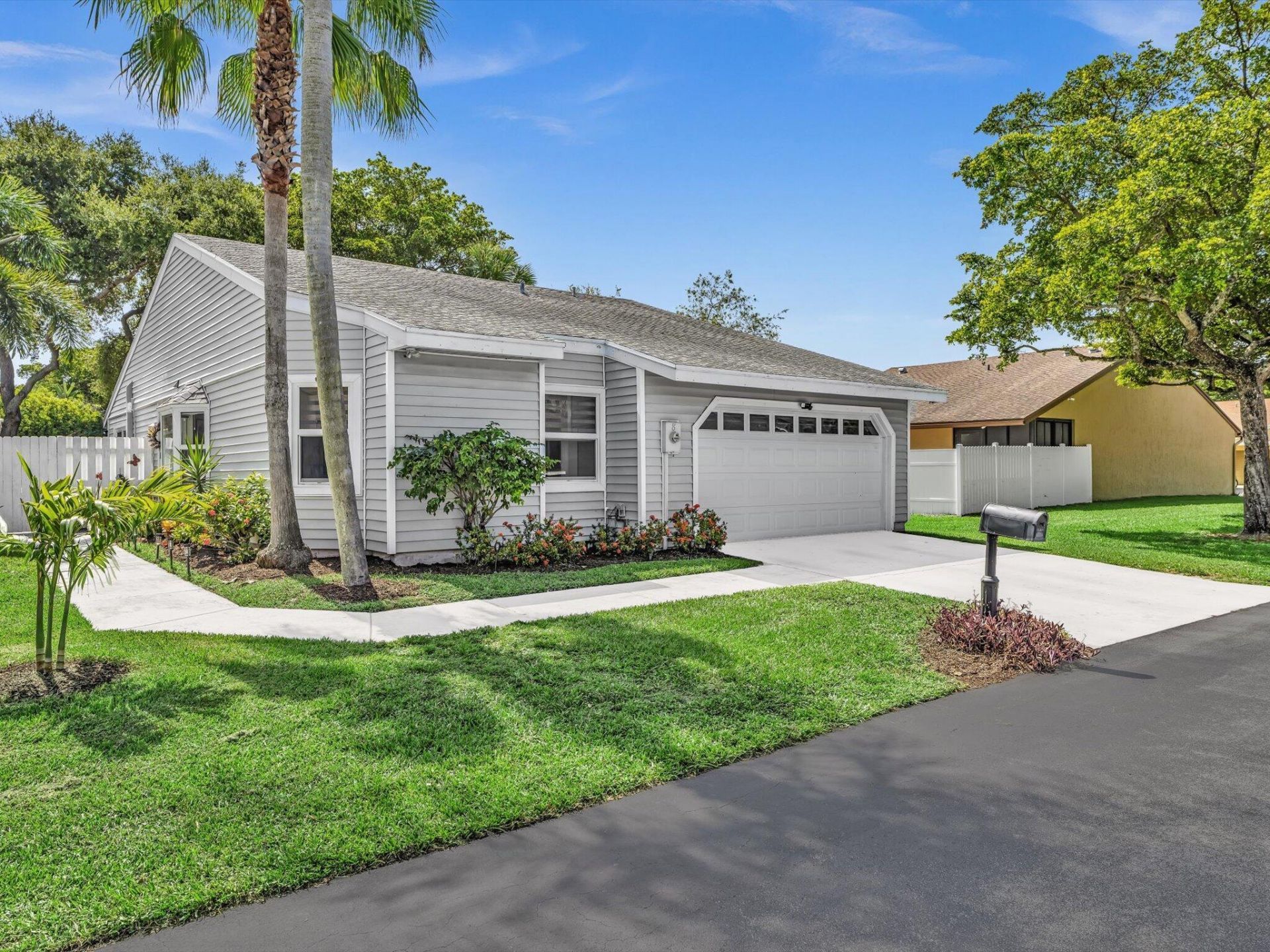 8 Hawthorne Lane, Boynton Beach, FL 33426 Photo