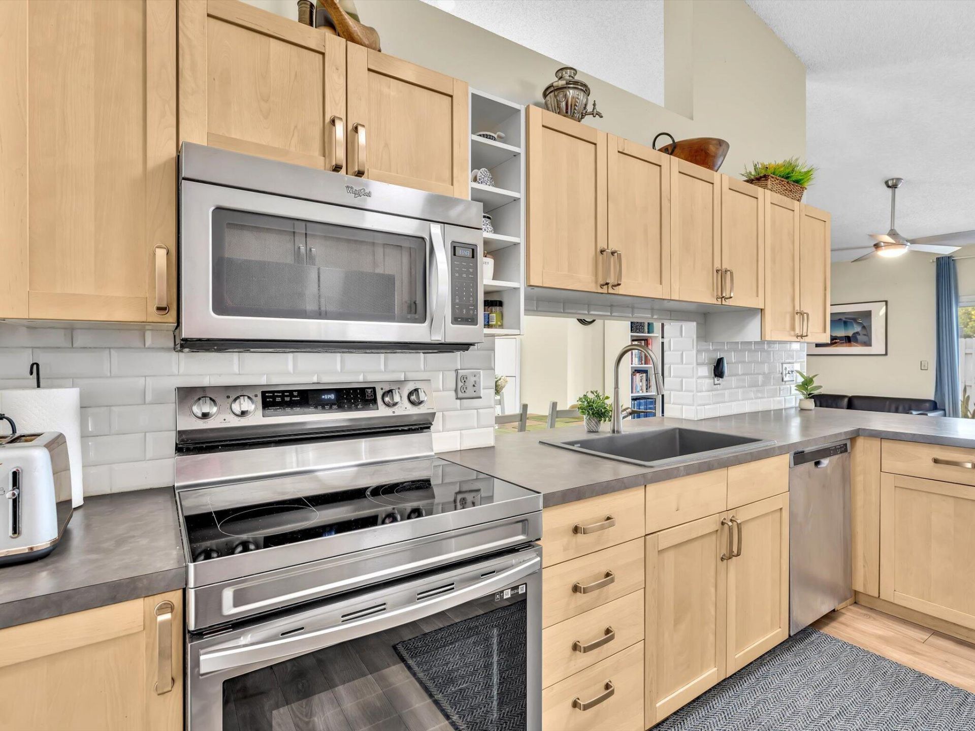 8 Hawthorne Lane, Boynton Beach, FL 33426 Photo