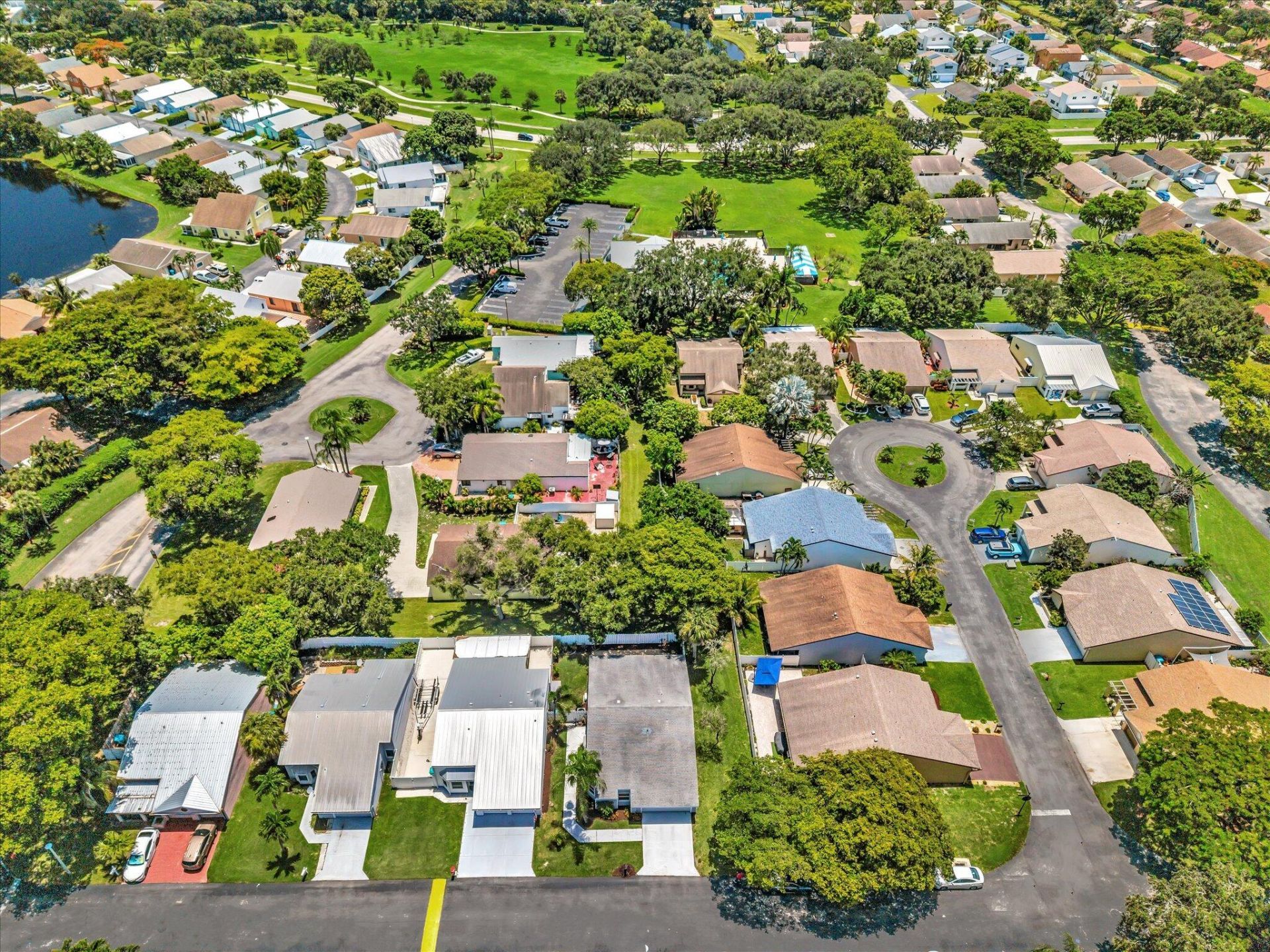 8 Hawthorne Lane, Boynton Beach, FL 33426 Photo