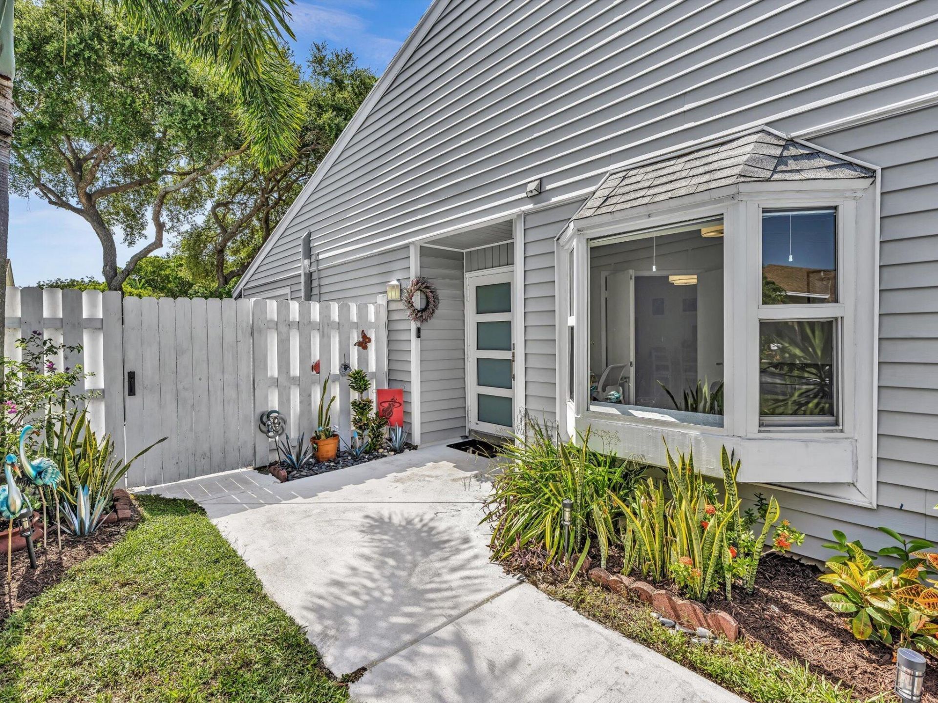 8 Hawthorne Lane, Boynton Beach, FL 33426 Photo