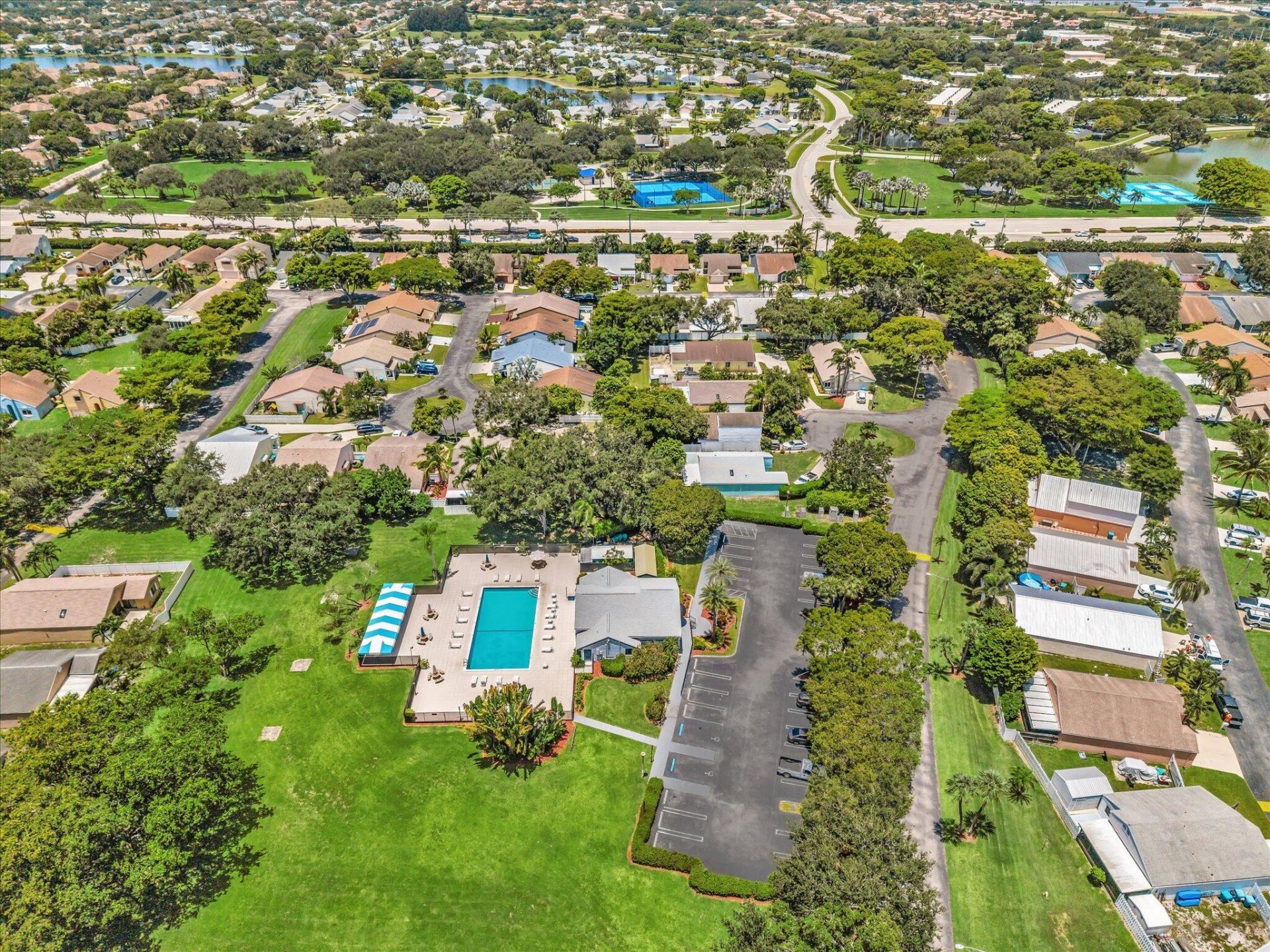 8 Hawthorne Lane, Boynton Beach, FL 33426 Photo