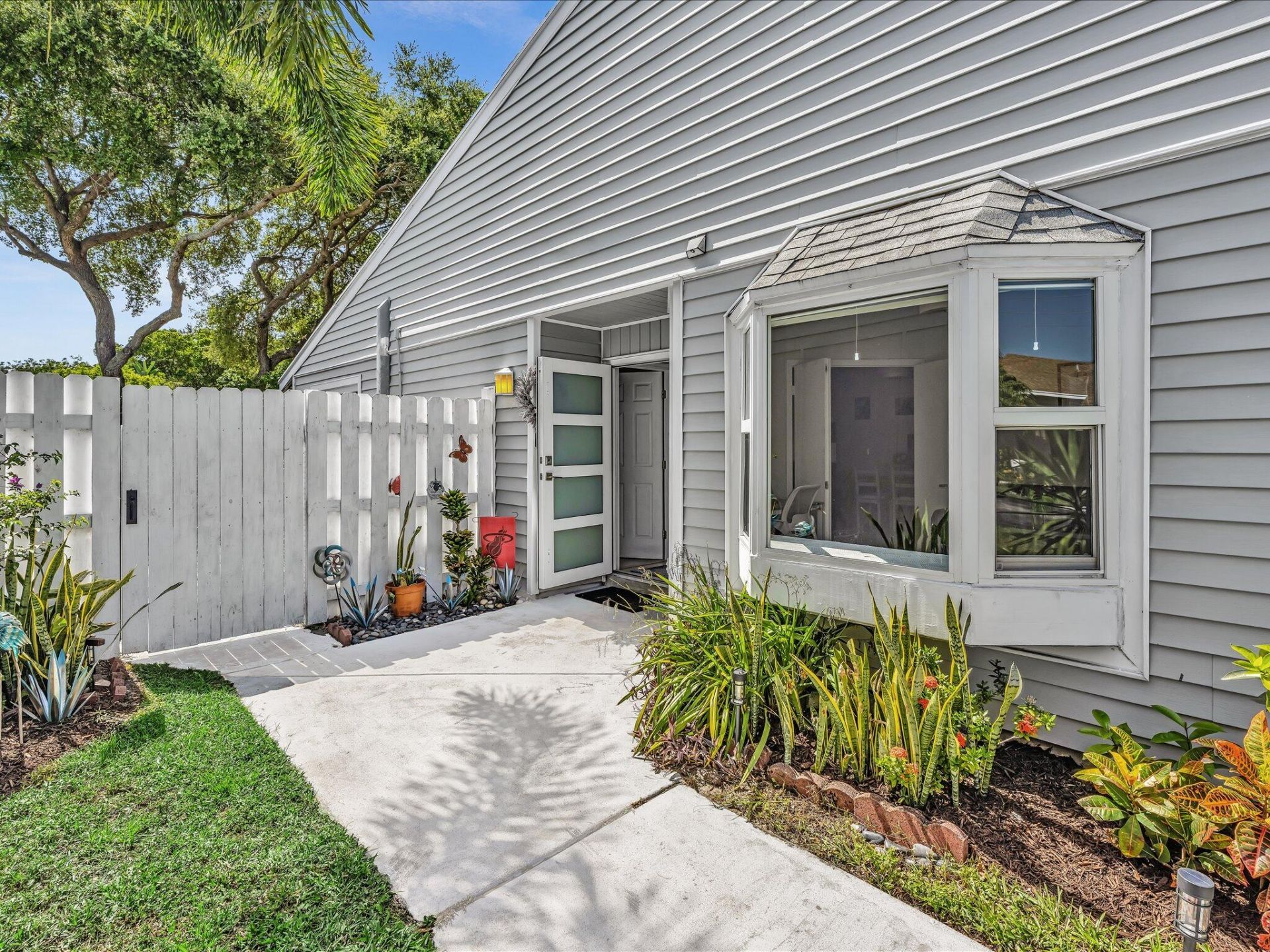 8 Hawthorne Lane, Boynton Beach, FL 33426 Photo