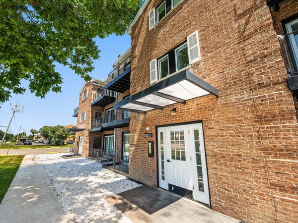 10217 Dearlove Road , Unit 101, Glenview, IL 60025