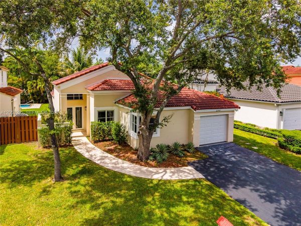 11747 SW 90th Ter , Miami, FL 33186