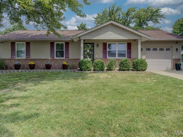 4 Vanguard Drive, St Peters, MO 63376