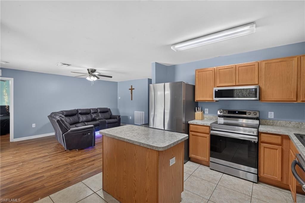 225 Shadow Lakes Dr, Lehigh Acres, FL 33974 Photo