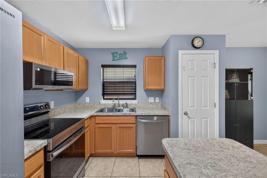 225 Shadow Lakes Dr, Lehigh Acres, FL 33974 Photo