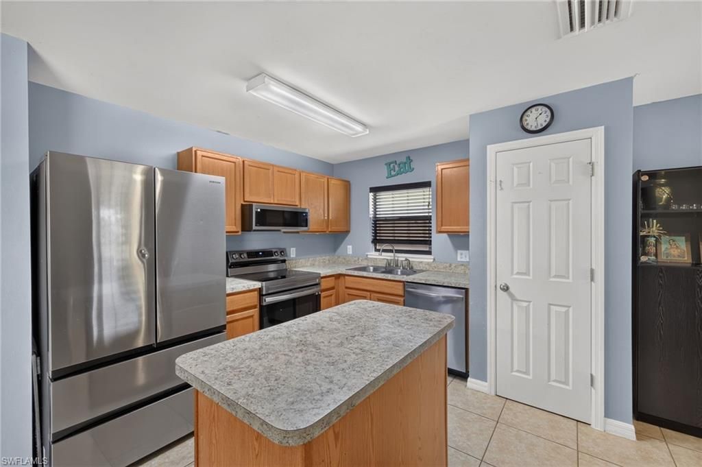225 Shadow Lakes Dr, Lehigh Acres, FL 33974 Photo