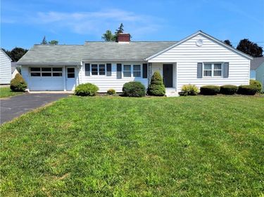 9 Melrose Parkway, Auburn, NY 13021