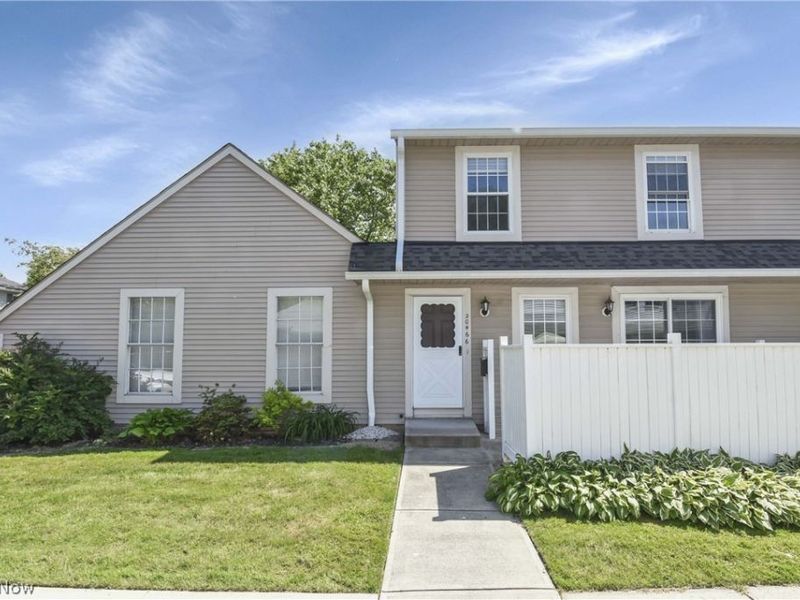 20466 Williamsburg Court, Unit 208B, Middleburg Heights, OH 44130 Photo 1