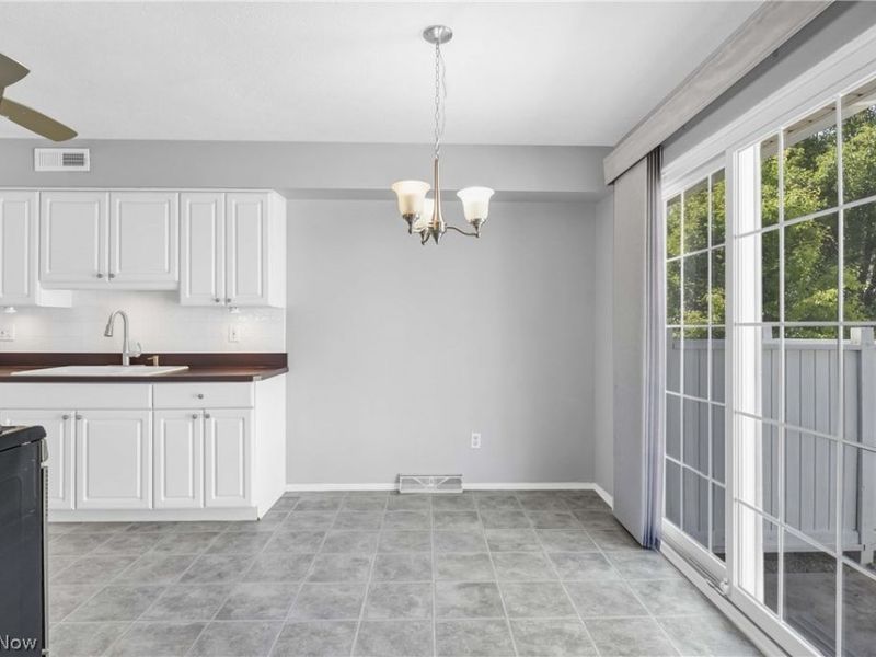 20466 Williamsburg Court, Unit 208B, Middleburg Heights, OH 44130 Photo 10