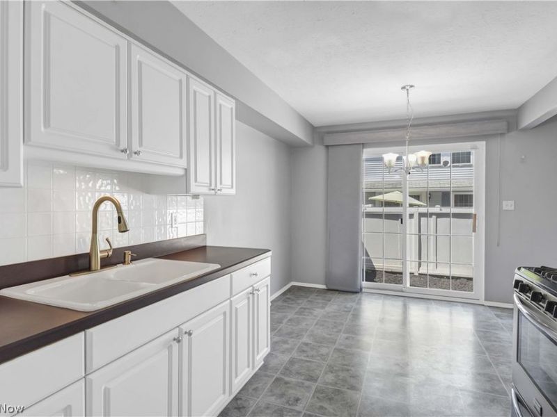 20466 Williamsburg Court, Unit 208B, Middleburg Heights, OH 44130 Photo 14