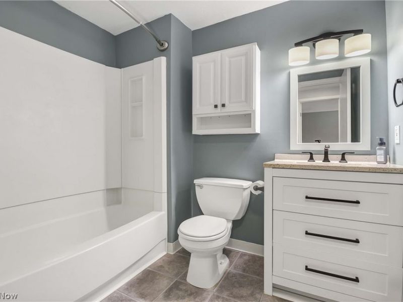20466 Williamsburg Court, Unit 208B, Middleburg Heights, OH 44130 Photo 21