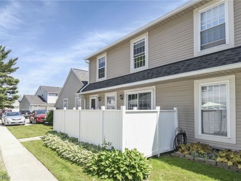 20466 Williamsburg Court, Unit 208B, Middleburg Heights, OH 44130 Photo 28