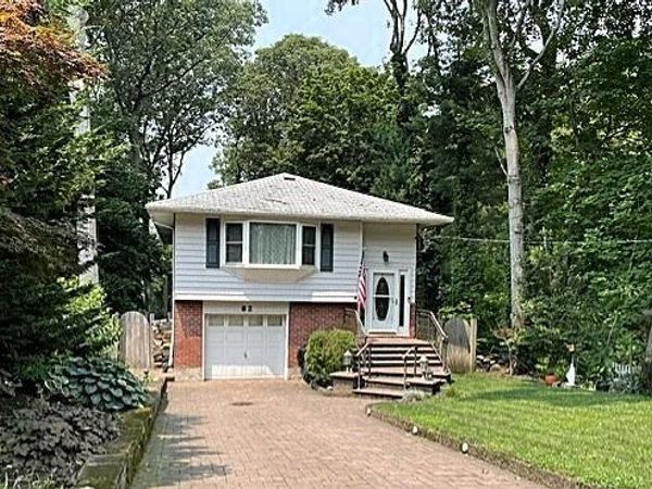 82 Sheppard Lane, Nesconset, NY 11767