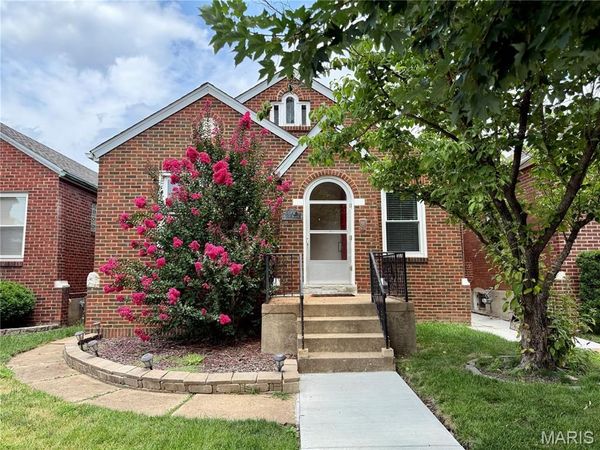 5457 Robert Avenue , St Louis, MO 63109