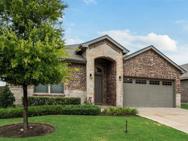 517 Frenchpark Drive, Fort Worth, TX 76052