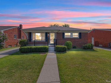 24574 Mabray Avenue, Eastpointe, Mi 48021